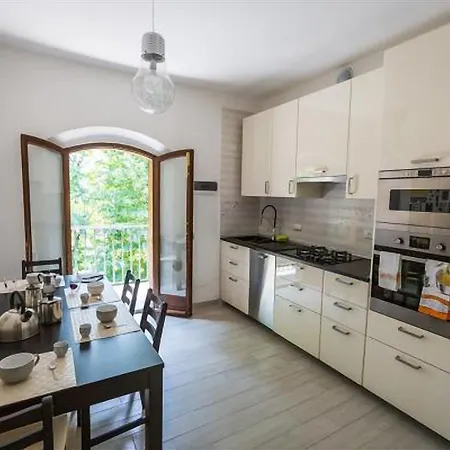 Guesthost - Butterfly *