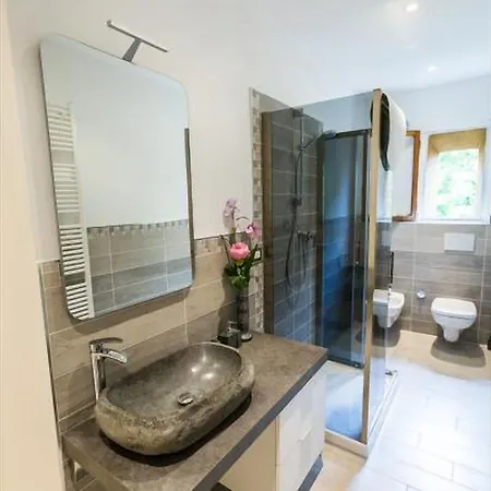 Guesthost - Butterfly 公寓 *