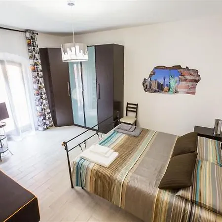 Guesthost - Butterfly 博洛尼亚