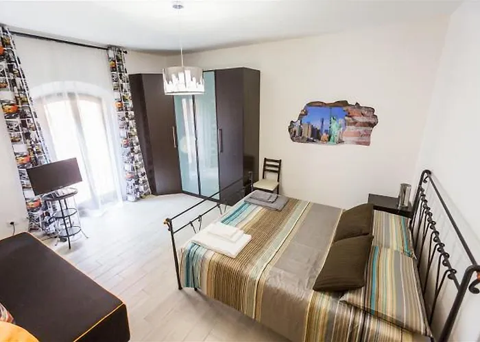 Guesthost - Butterfly Boloňa