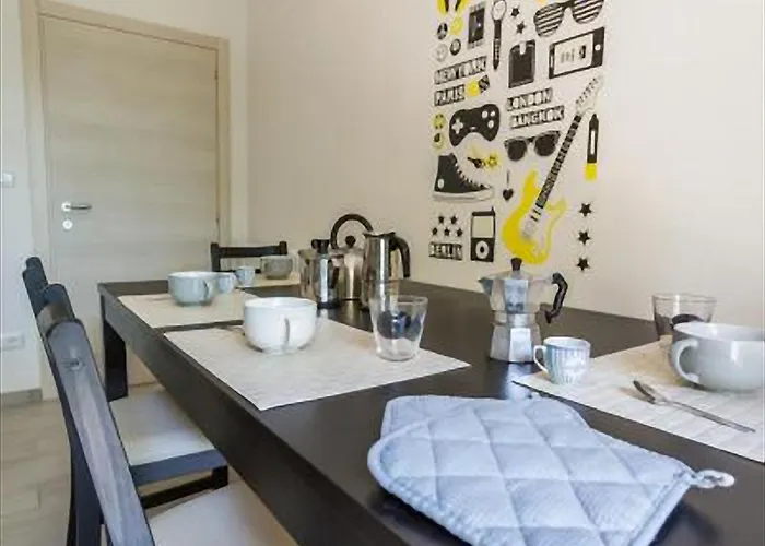 Guesthost - Butterfly *