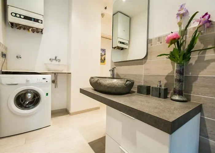 Guesthost - Butterfly * Boloňa