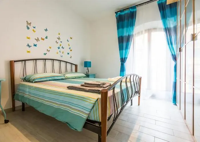 Guesthost - Butterfly