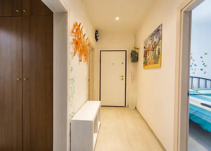 Guesthost - Butterfly Bologna