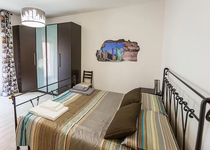 Guesthost - Butterfly Bologna