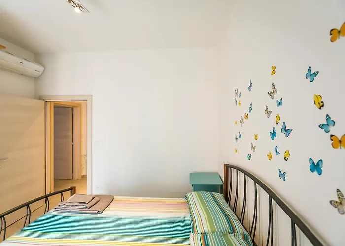 Guesthost - Butterfly Apartment *