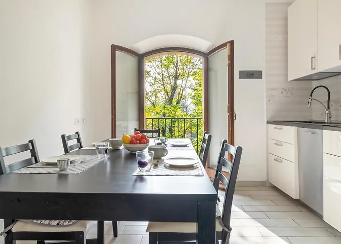 Guesthost - Butterfly