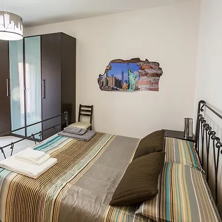 Guesthost - Butterfly Bolonia