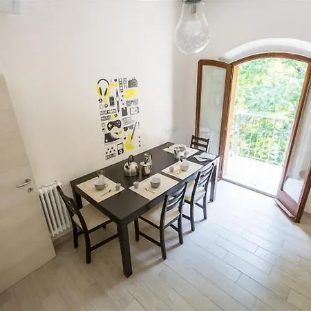 Guesthost - Butterfly