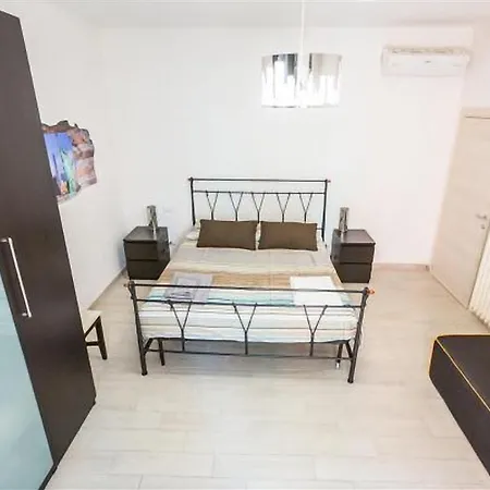 Guesthost - Butterfly