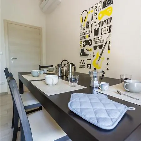 Guesthost - Butterfly *