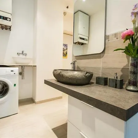 Guesthost - Butterfly * Bolonia