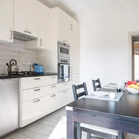 Guesthost - Butterfly *