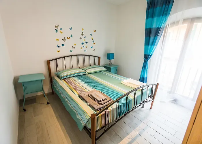 Guesthost - Butterfly * 볼로냐