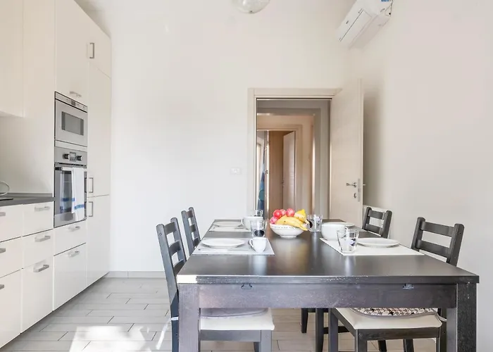 Guesthost - Butterfly 볼로냐